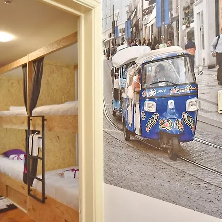 Tuk Tuk Hostel
