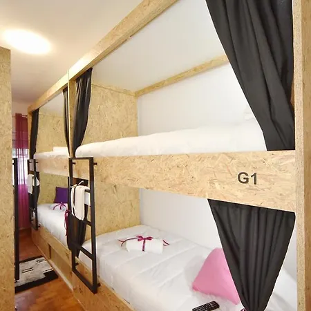Tuk Tuk Hostel Lisbon