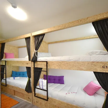 Tuk Tuk Hostel *